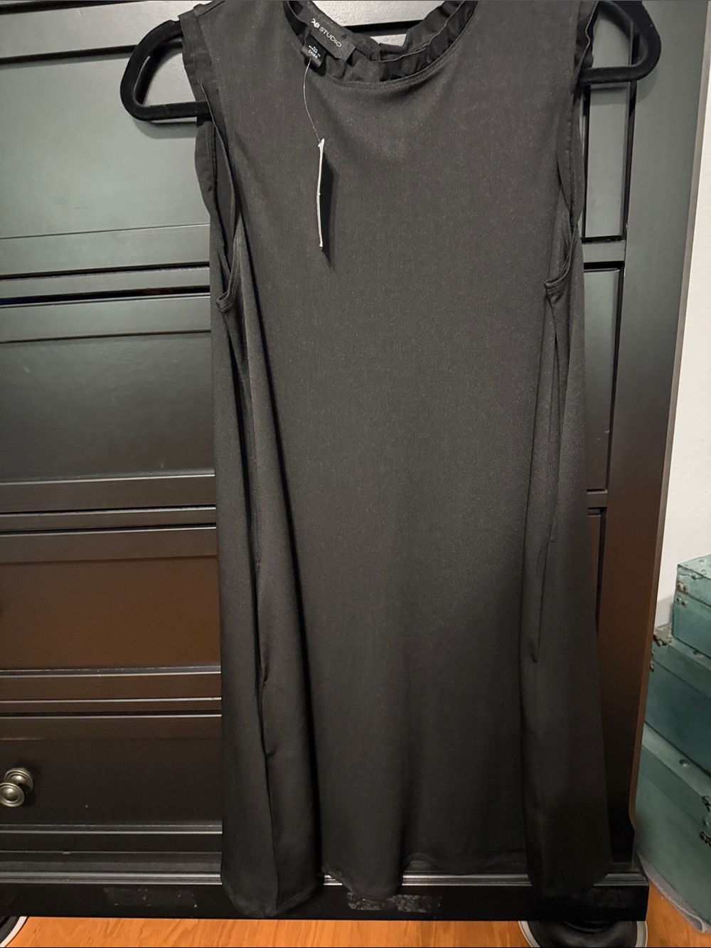 AB Studio Black Sleeveless Ruffle Neck Shift Dress